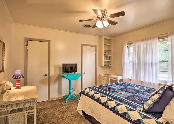 Holiday home Ranch-style - 2 Miles To Philbrook Museum! Tulsa